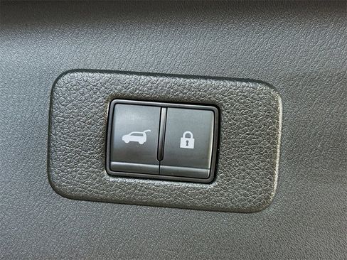 Certified 2024 Nissan Armada Platinum w/ Captain's Chairs Package image 32