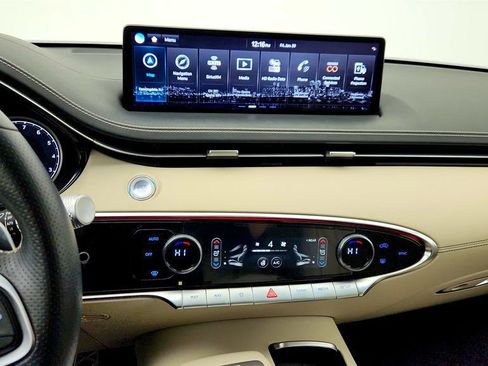 Used 2025 Genesis GV70 3.5T Sport w/ Sport Advanced Package image 18