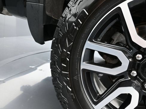 Used 2024 GMC Sierra 1500 AT4 w/ Technology Package AWD/4WD image 45