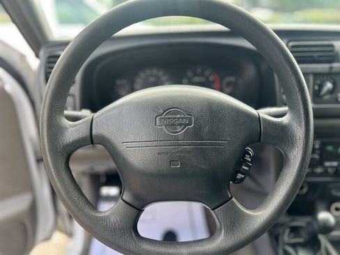 Used 2000 Nissan Xterra XE AWD/4WD image 18