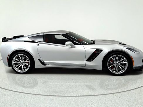 Used 2015 Chevrolet Corvette Z06 w/ 3LZ Preferred Equipment Group RWD image 6