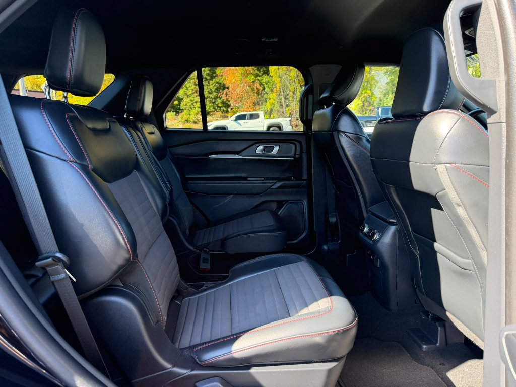 Used 2025 Ford Explorer ST-Line AWD/4WD image 16