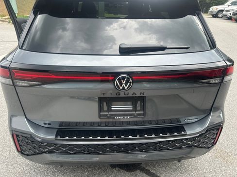 Certified 2025 Volkswagen Tiguan SE R-Line AWD/4WD image 14