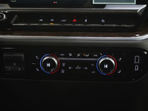 Used 2022 GMC Sierra 1500 SLE image 19