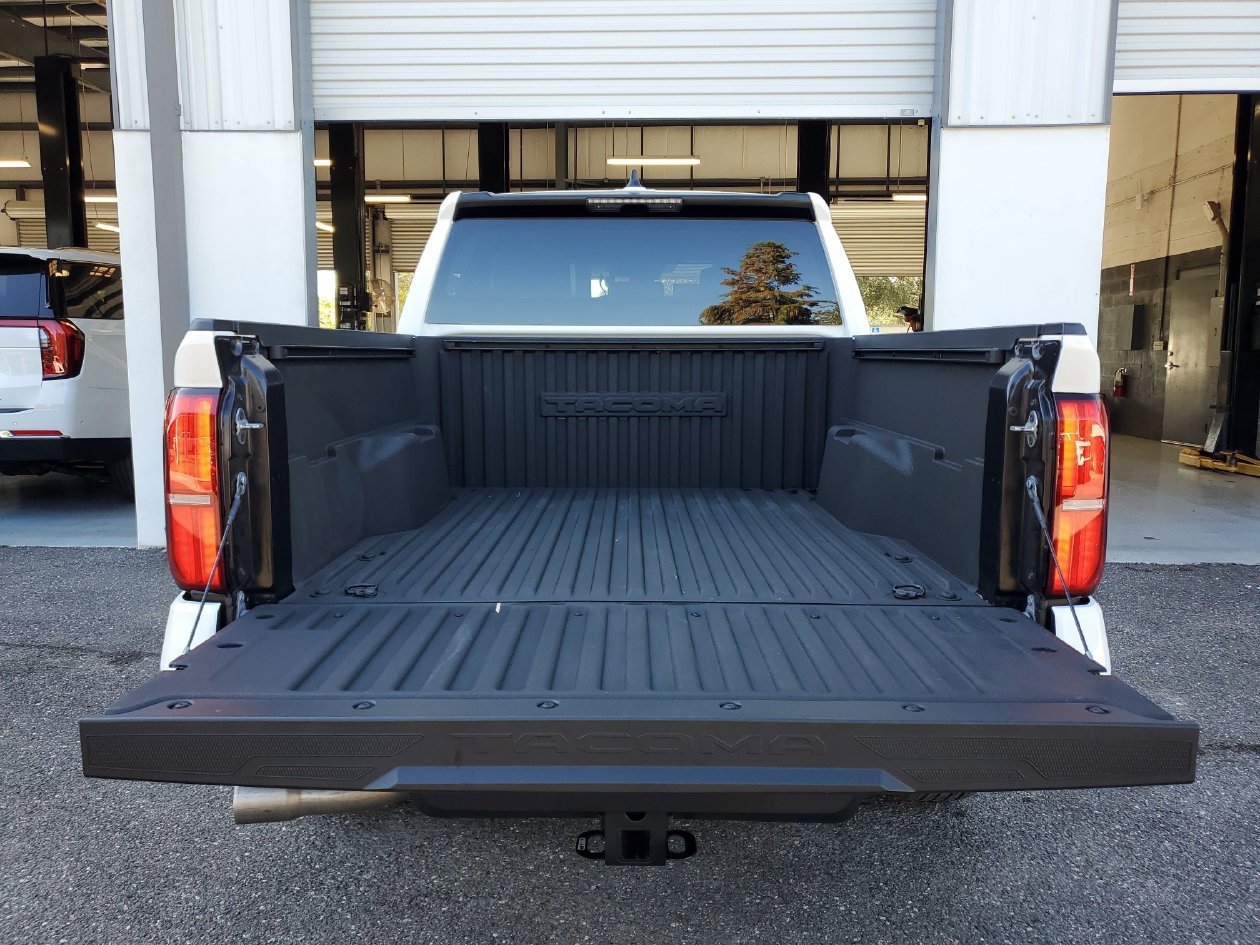 Used 2024 Toyota Tacoma SR5 AWD/4WD image 10