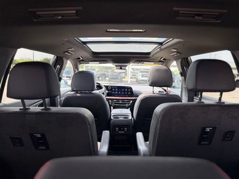 Used 2025 Chevrolet Traverse RS w/ LPO, Floor Liner Package FWD image 7