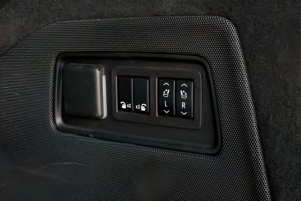 Used 2023 Cadillac Escalade ESV V AWD/4WD image 71