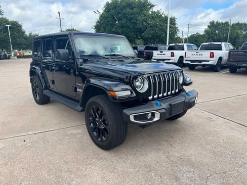 Used 2023 Jeep Wrangler Unlimited Sahara AWD/4WD image 3