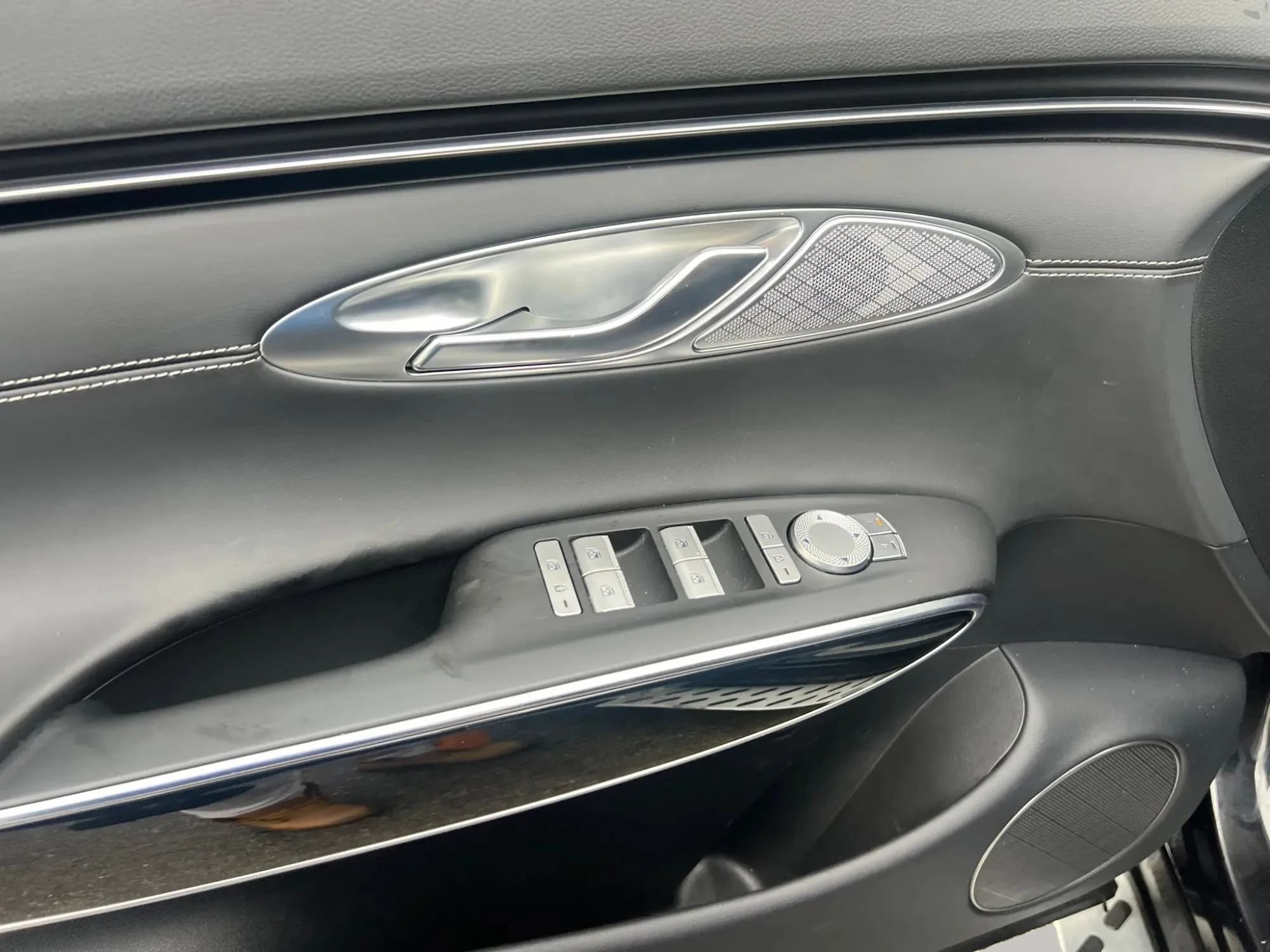 Used 2025 Genesis GV70 2.5T AWD/4WD image 13