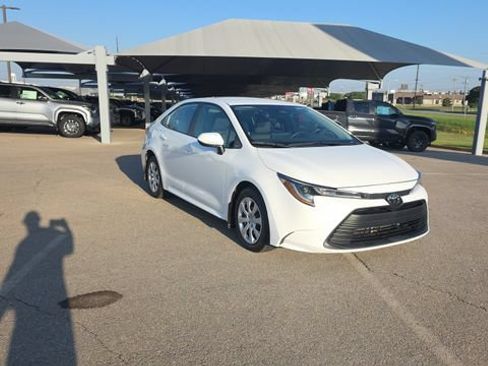 Used 2024 Toyota Corolla LE FWD image 4