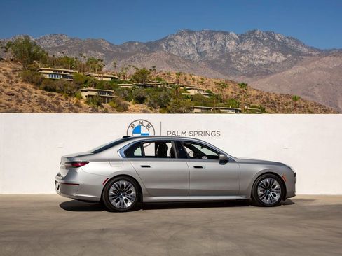 New 2025 BMW i7 xDrive60 image 5