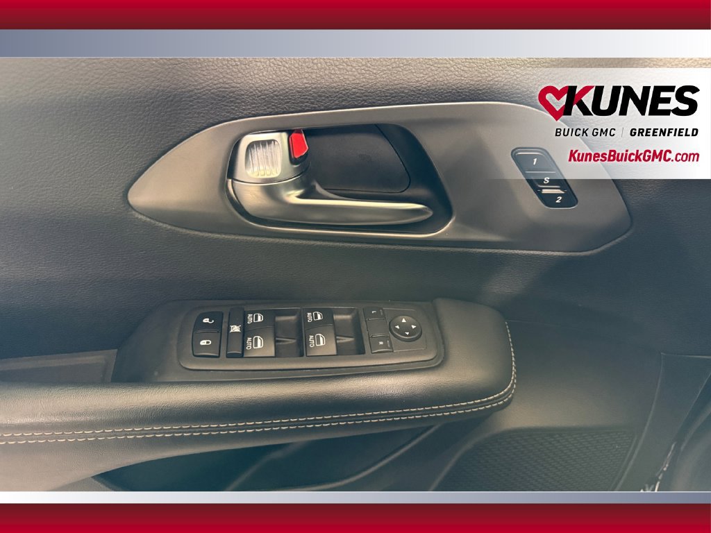 Used 2025 Chrysler Pacifica Select FWD image 20