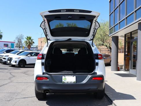 Used 2018 Jeep Cherokee Latitude FWD image 22