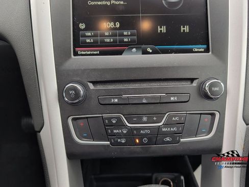 Used 2016 Ford Fusion SE FWD image 20