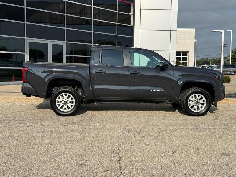 Used 2026 Toyota Tacoma SR5 AWD/4WD image 2