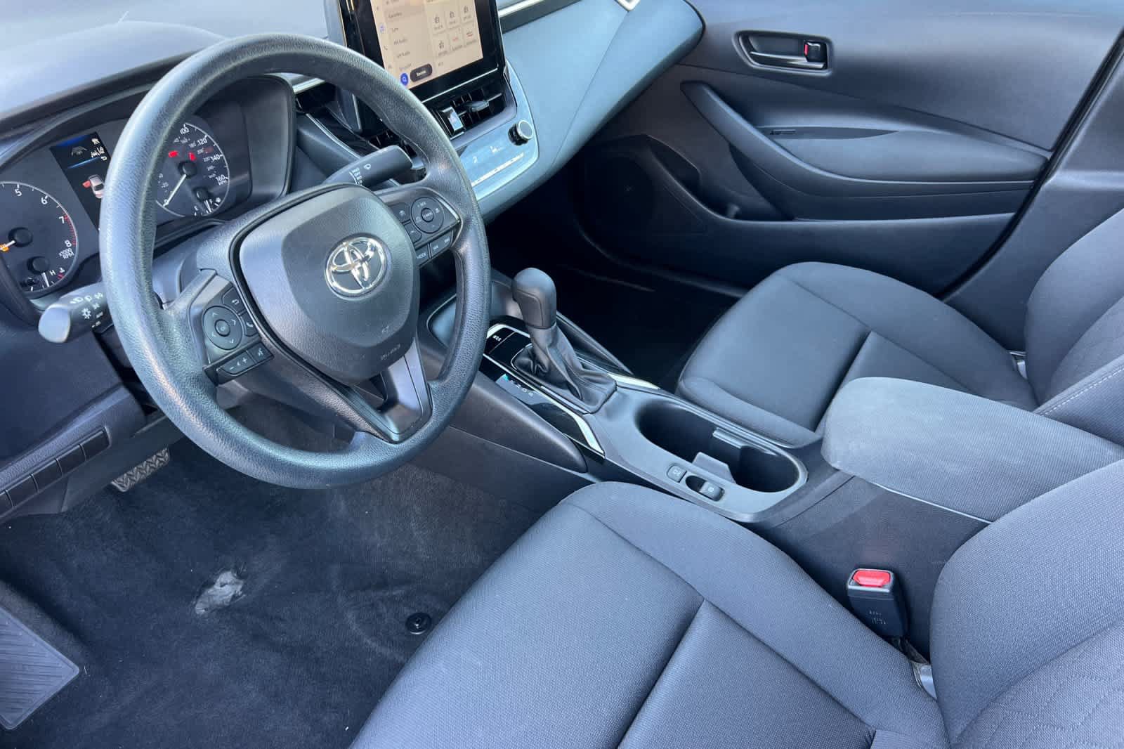 Used 2025 Toyota Corolla LE FWD image 9