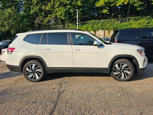 Used 2025 Volkswagen Atlas SE AWD/4WD image 3