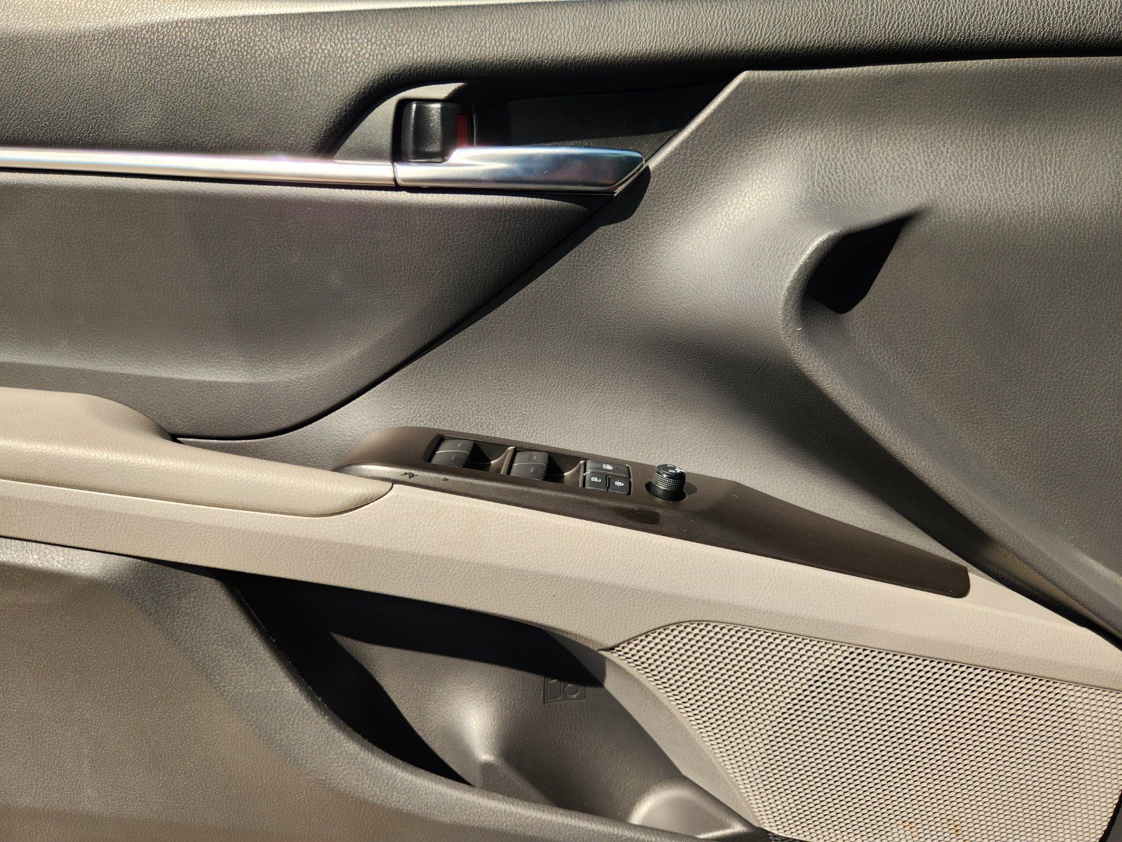 Used 2024 Toyota Camry LE FWD image 24