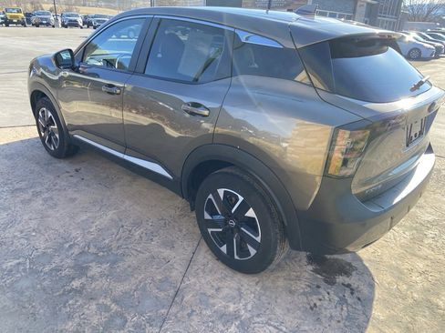 Used 2025 Nissan Kicks SV image 7