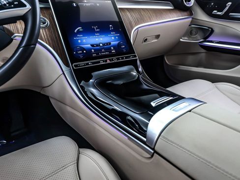 Used 2023 Mercedes-Benz C 300 Sedan image 6