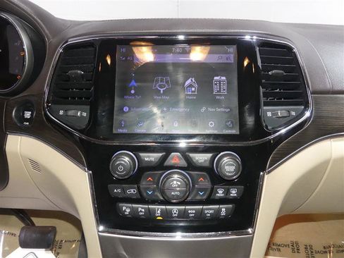 Used 2020 Jeep Grand Cherokee Overland image 36