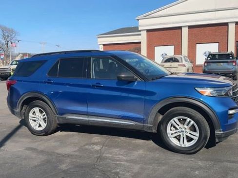 Used 2022 Ford Explorer XLT w/ Equipment Group 202A image 2