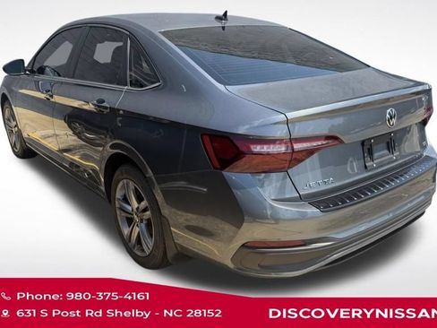 Used 2023 Volkswagen Jetta SE FWD image 3