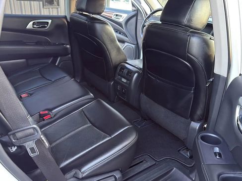 Used 2018 Nissan Pathfinder Platinum image 14
