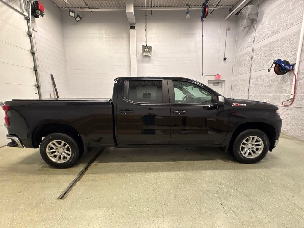 Used 2021 Chevrolet Silverado 1500 LT AWD/4WD image 3