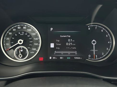 Used 2025 Genesis G70 2.5T RWD image 27