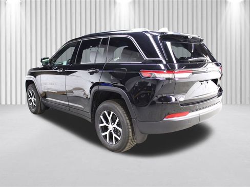 New 2025 Jeep Grand Cherokee Limited w/ Luxury Tech Group II image 5