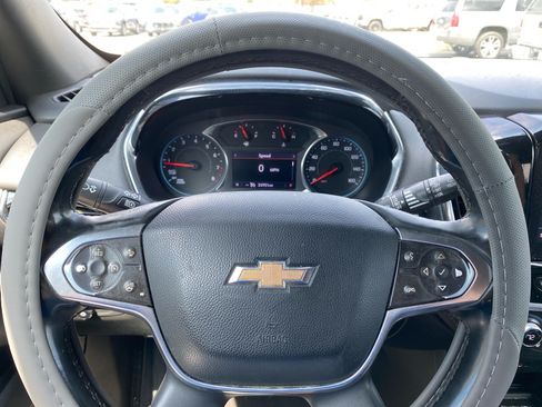 Used 2023 Chevrolet Traverse LT FWD image 12