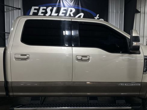 Used 2017 Ford F250 Lariat w/ Lariat Ultimate Package AWD/4WD image 40