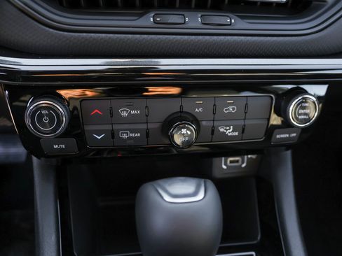 New 2026 Jeep Compass Latitude image 16