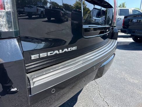 Used 2016 Cadillac Escalade ESV Platinum AWD/4WD image 11