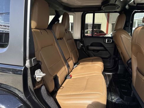 Used 2020 Jeep Wrangler Unlimited Sahara image 9