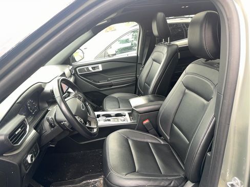 Used 2020 Ford Explorer XLT w/ Equipment Group 202A AWD/4WD image 10