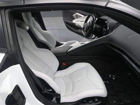 Used 2025 Chevrolet Corvette Stingray Preferred Conv w/ Z51 Performance Package RWD image 16