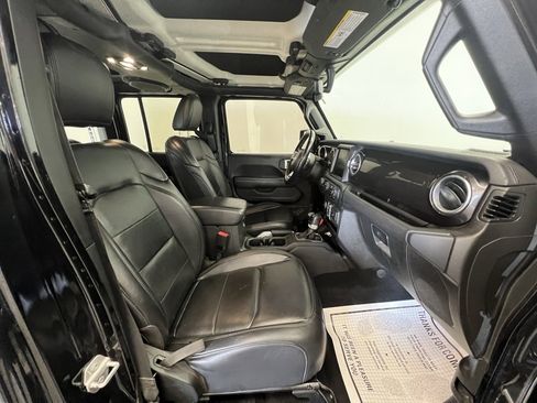 Used 2020 Jeep Wrangler Unlimited Sahara image 9
