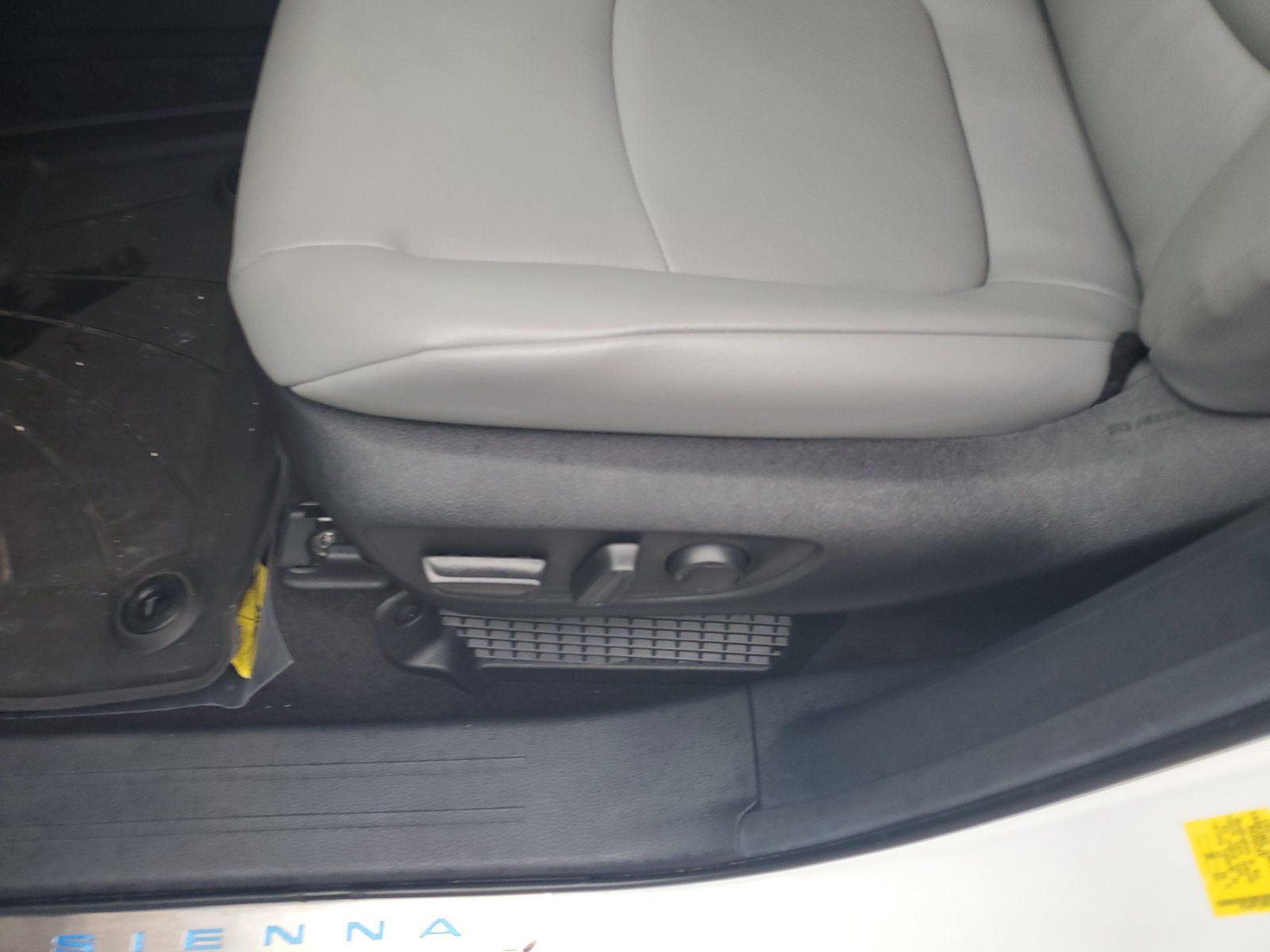 Certified 2025 Toyota Sienna XLE w/ XLE Plus Package AWD/4WD image 17