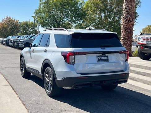 New 2026 Ford Explorer ST-Line w/ ST-Line Street Pack RWD image 4