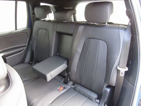Used 2025 Mercedes-Benz GLB 250 4MATIC image 17