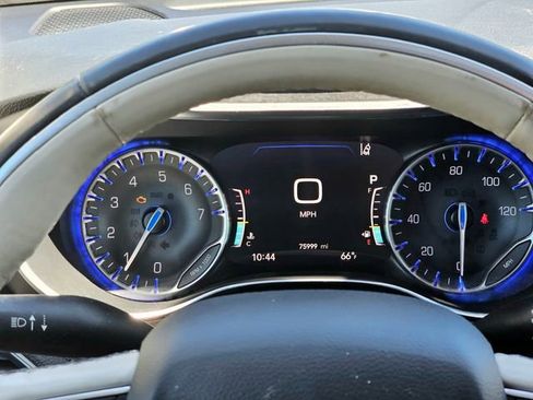 Used 2020 Chrysler Pacifica Limited w/ Tire & Wheel Group FWD image 36