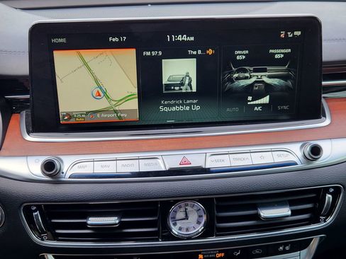 Used 2019 Kia K900 Luxury image 15