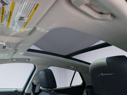 Certified 2025 Buick Envision Avenir AWD/4WD image 10
