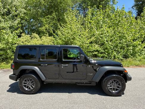 Used 2026 Jeep Wrangler Unlimited Sport AWD/4WD image 5