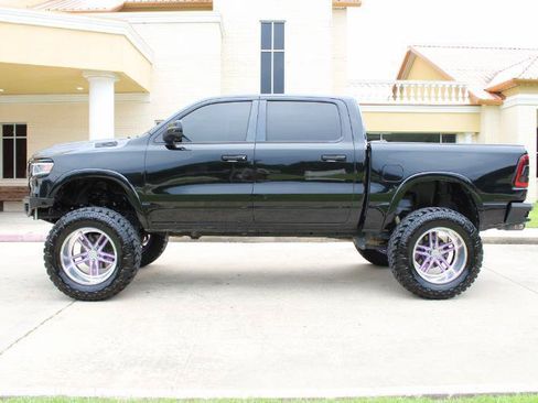 Used 2019 RAM 1500 Laramie w/ Sport Appearance Package AWD/4WD image 10