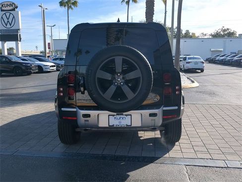 Used 2023 Land Rover Defender 90 SE image 5