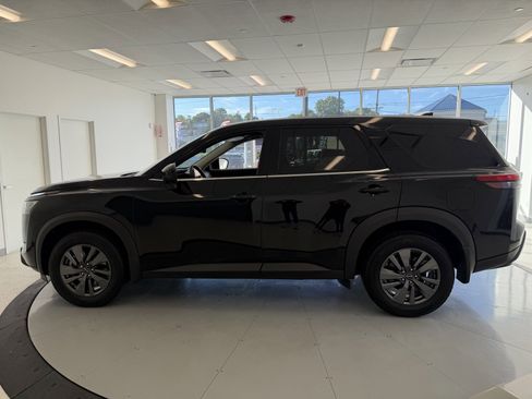 Used 2024 Nissan Pathfinder S image 65