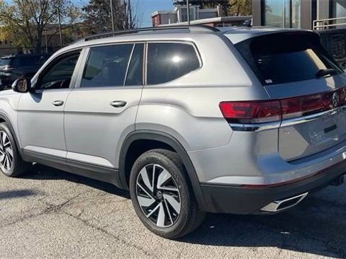 Used 2024 Volkswagen Atlas SE image 25